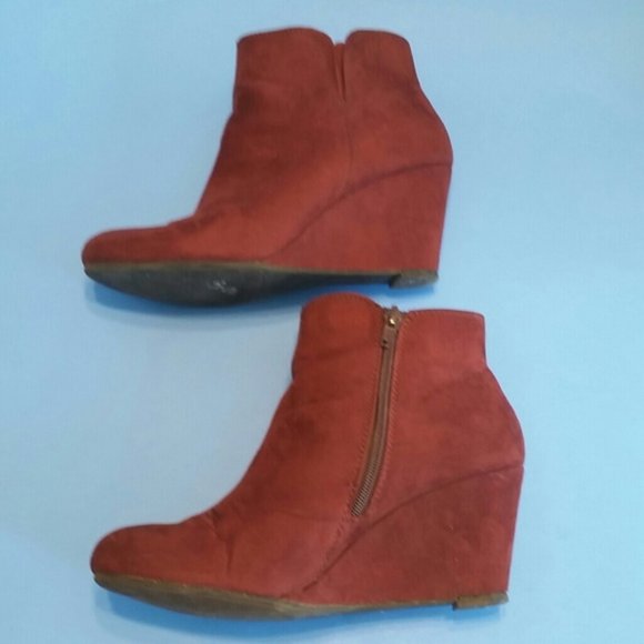 Madeline Burgundy Wedge Bootie EUC sz 8.5 - Picture 4 of 9